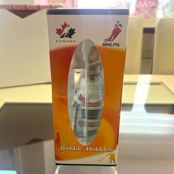 Chris Pronger Hand Painted Bobblehead by Animation In Motion Collectible Series! - Picture 4 of 6